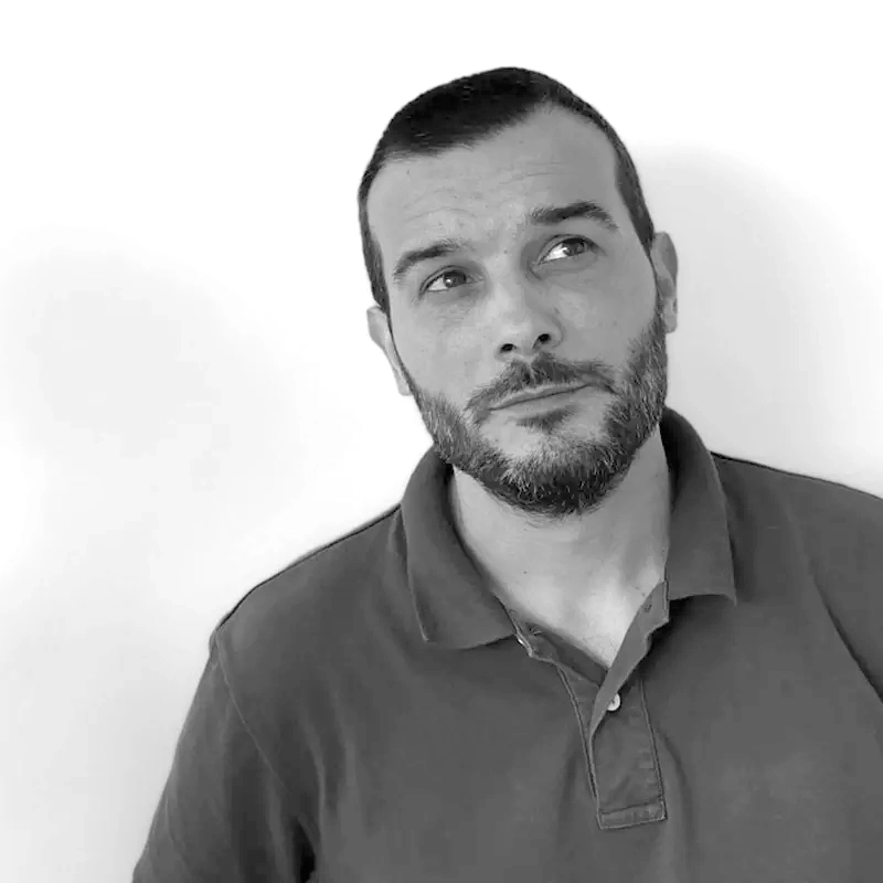 Raúl García. Diseñador gráfico. Yogur de Fresa